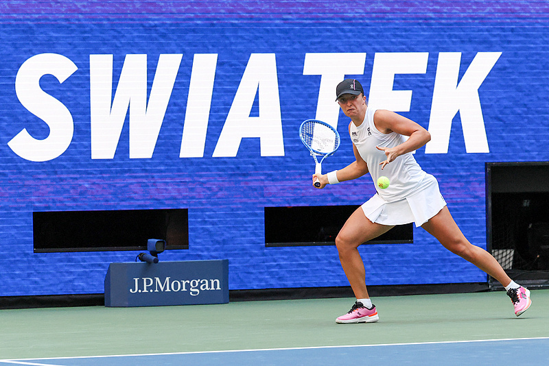 这个项目里, 三巨头, 郑钦文受伤