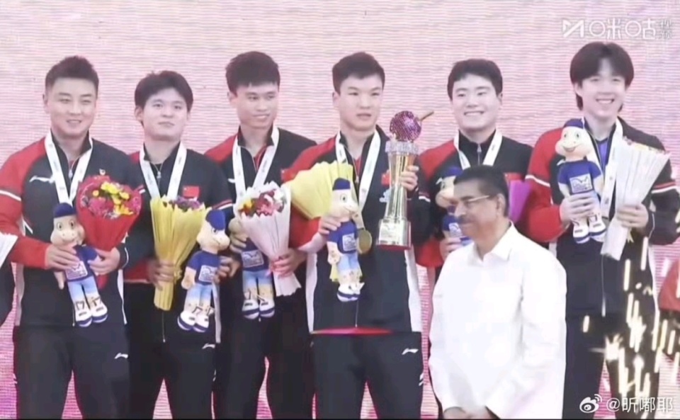 多的全家福, inews, 中国男队和 多的全家福, inews, 中国男队和